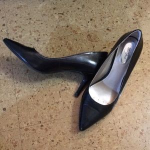 Alfani black leather pumps